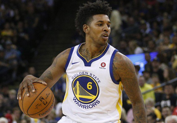 五后卫低位 五后卫低位